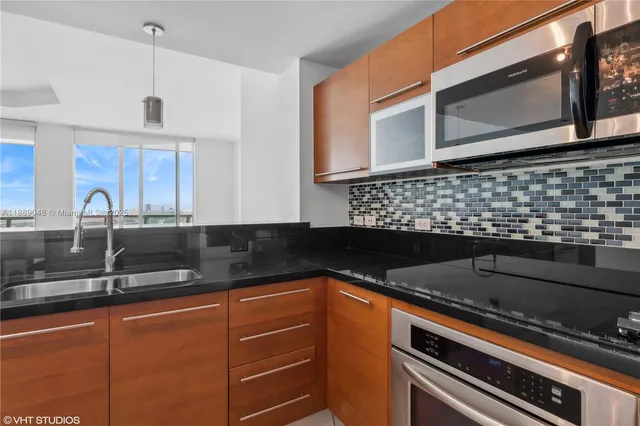 $875,000 | 244 Biscayne Boulevard, Unit 3903, Miami, FL 33132