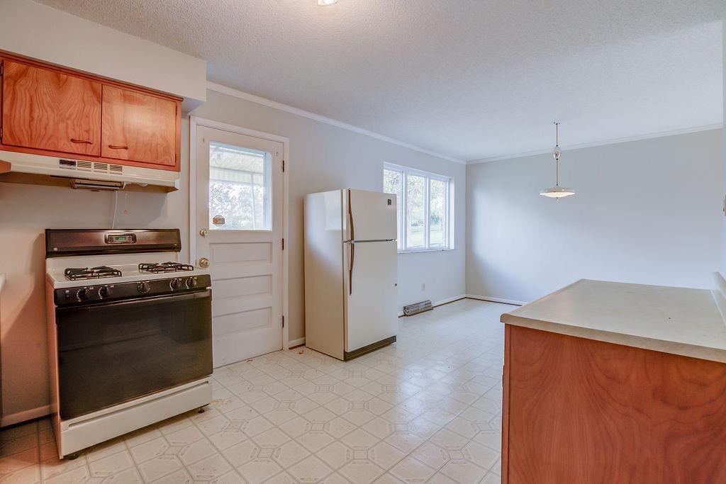 5678 Lawrence Road Cincinnati, OH 45248 - Photo 11 of 36