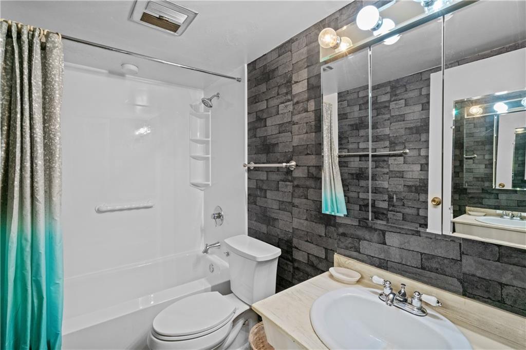 5 Bayard Road, Unit 714 Pittsburgh, PA 15213 - Photo 12 of 25 Updated ready to be reimagined