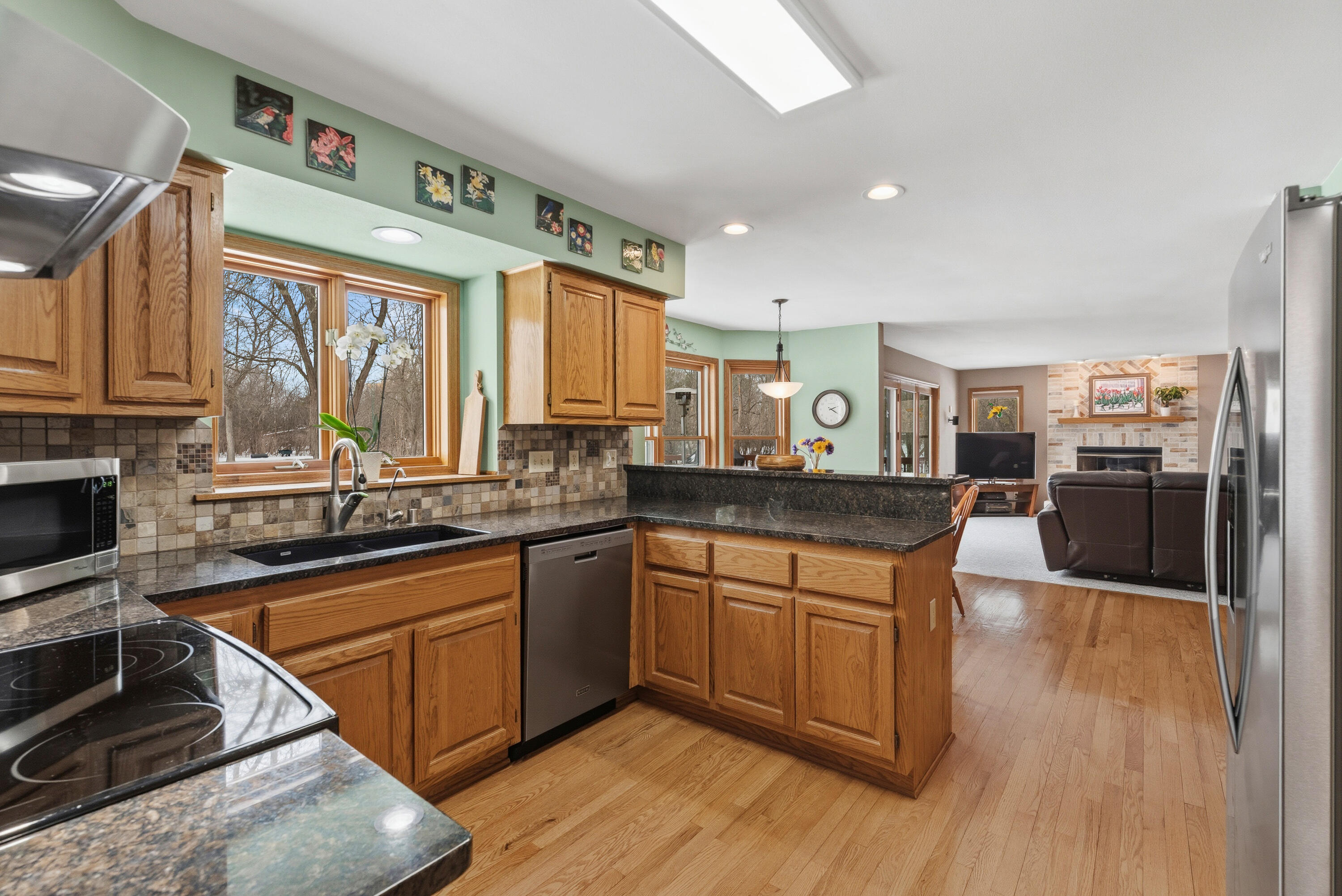 1414 West El Rancho Drive Mequon, WI 53092 - Photo 13 of 86 Kitchen