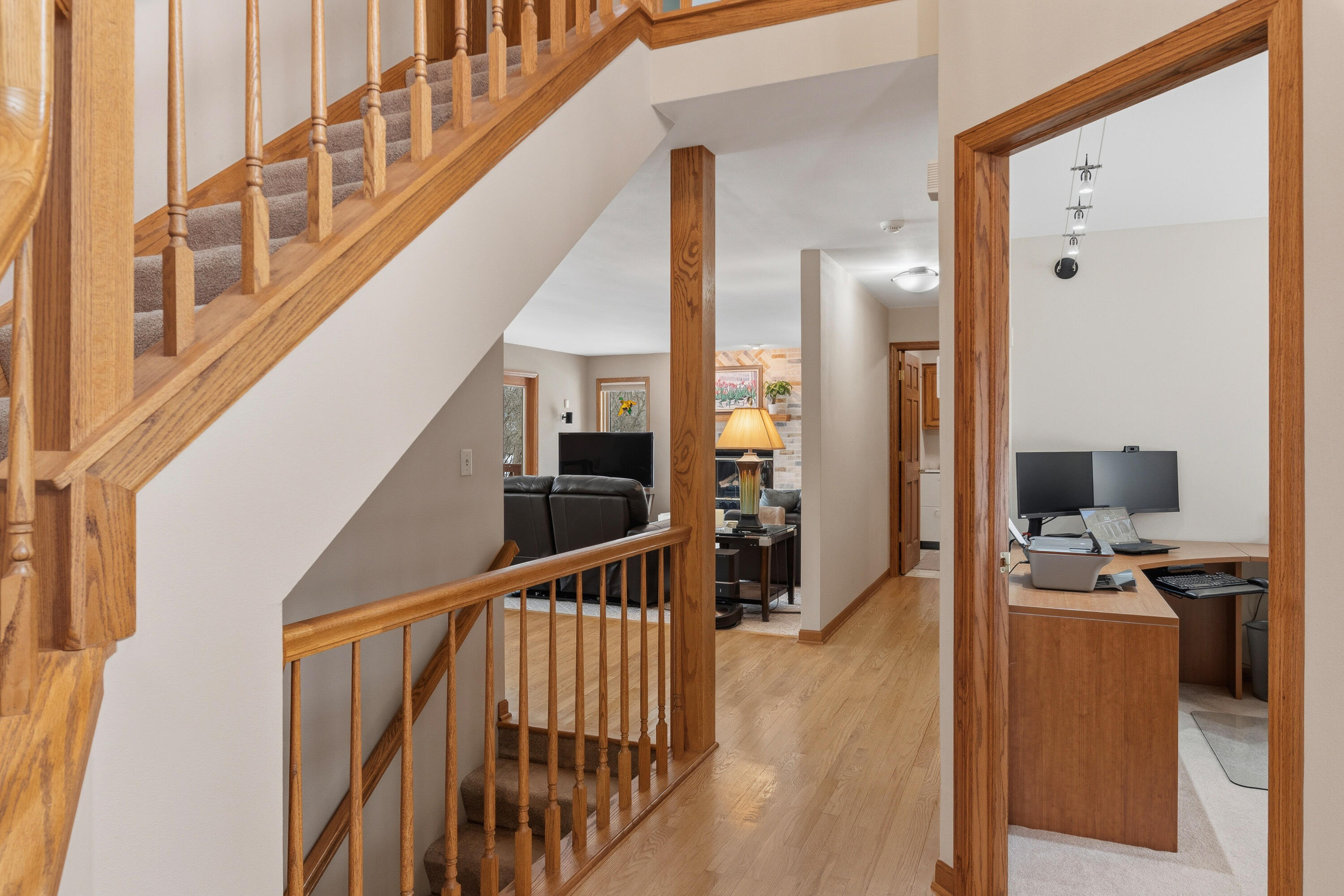 1414 West El Rancho Drive Mequon, WI 53092 - Photo 22 of 86 Hallway