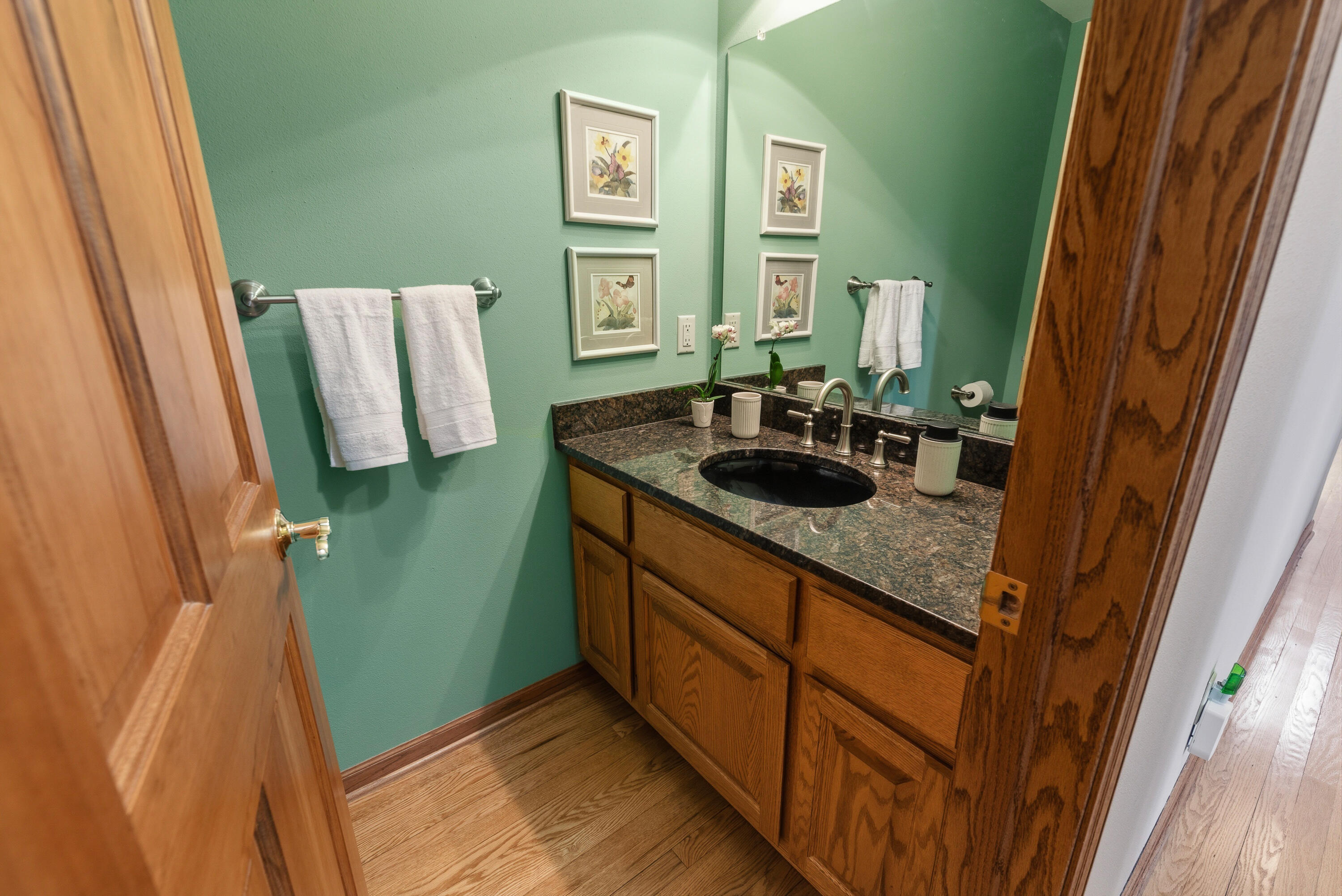1414 West El Rancho Drive Mequon, WI 53092 - Photo 25 of 86 Powder Room