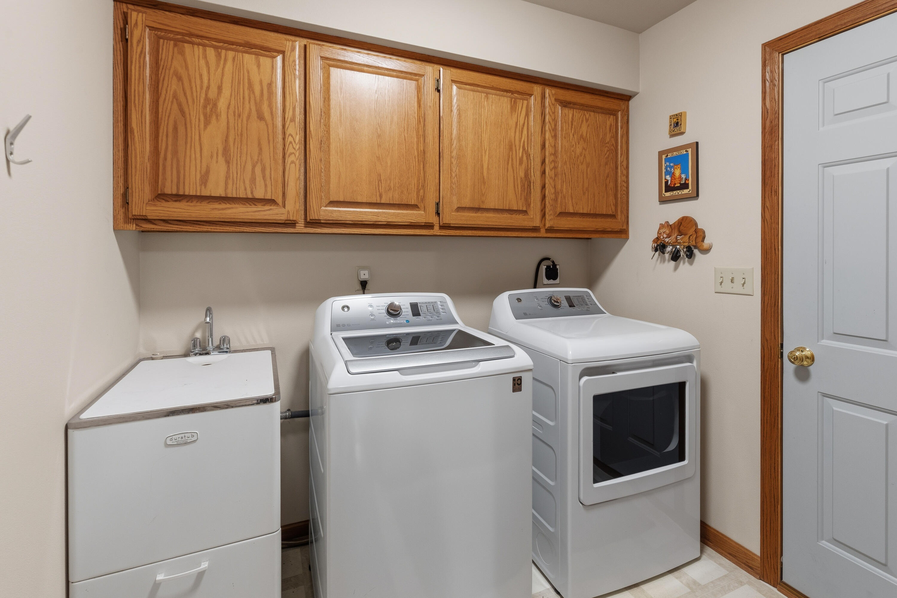 1414 West El Rancho Drive Mequon, WI 53092 - Photo 26 of 86 Laundry