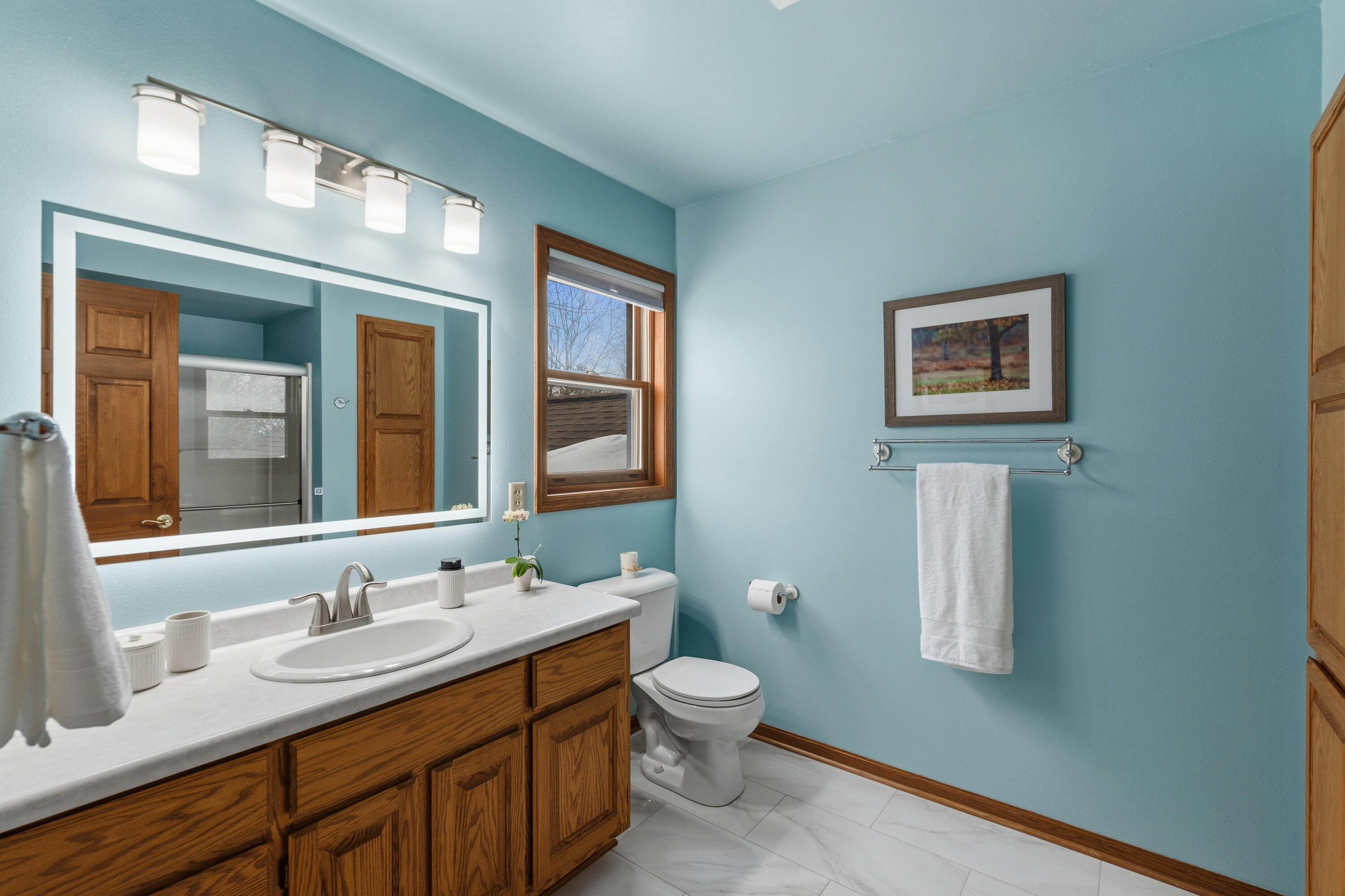 1414 West El Rancho Drive Mequon, WI 53092 - Photo 31 of 86 Primary Bathroom