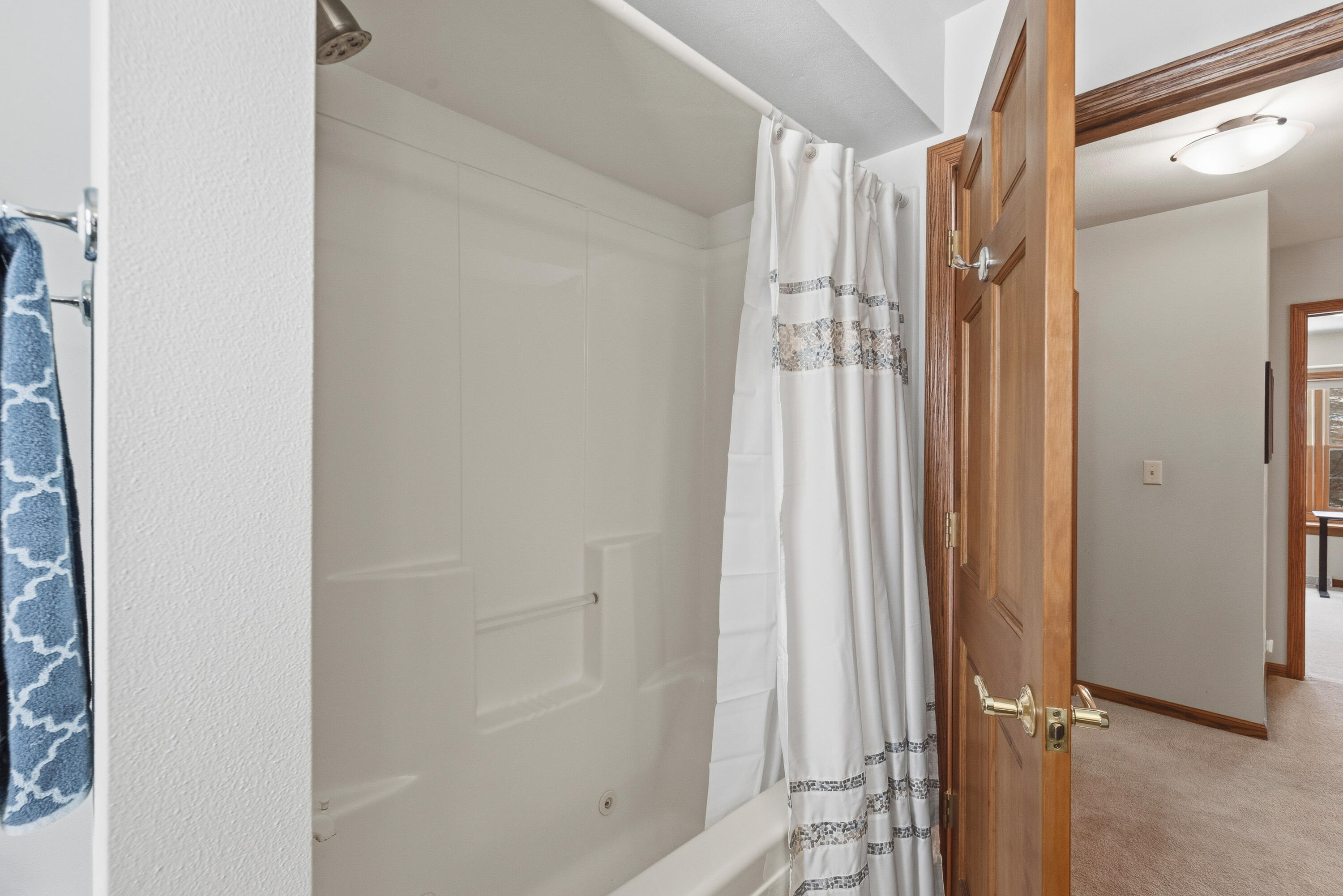 1414 West El Rancho Drive Mequon, WI 53092 - Photo 37 of 86 Full Bathroom