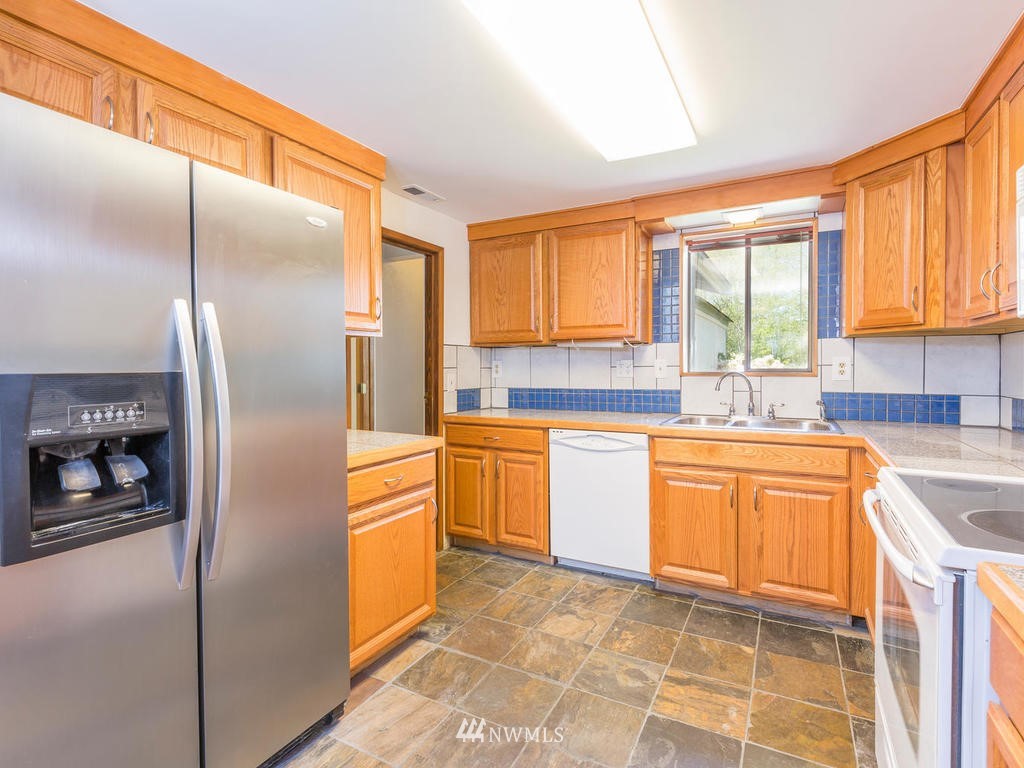 10404 Southwest Bank Road Vashon, WA 98070 - Photo 8 of 23 Gallery Image 8