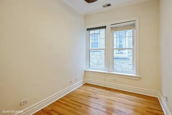 $3,500 | 718 West Bittersweet Place, Unit 2, Chicago, IL 60613