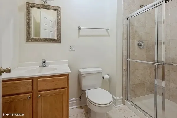 $3,500 | 718 West Bittersweet Place, Unit 2, Chicago, IL 60613