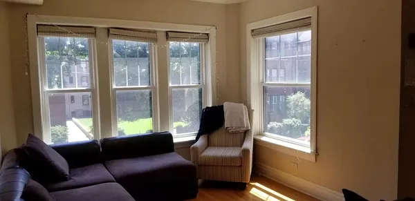 $3,500 | 718 West Bittersweet Place, Unit 2, Chicago, IL 60613