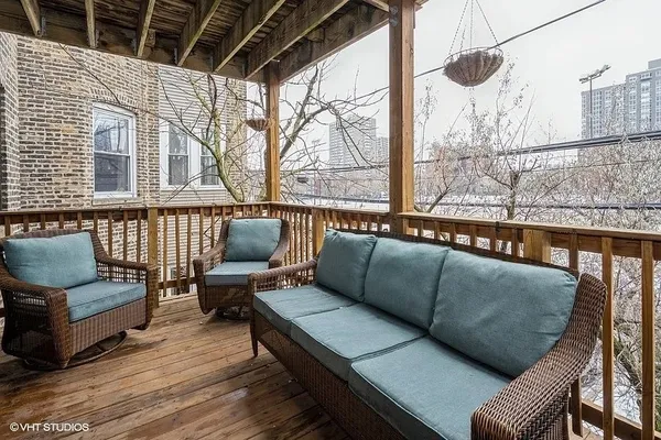 $3,500 | 718 West Bittersweet Place, Unit 2, Chicago, IL 60613
