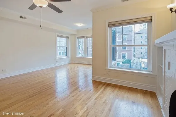 $3,500 | 718 West Bittersweet Place, Unit 2, Chicago, IL 60613