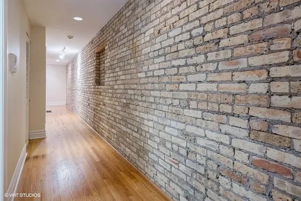 $3,500 | 718 West Bittersweet Place, Unit 2, Chicago, IL 60613
