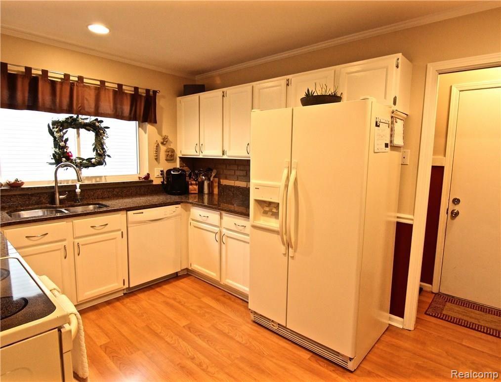 613 Bolinger Street Rochester, MI 48307 - Photo 12 of 49 IMG_4052.jpg