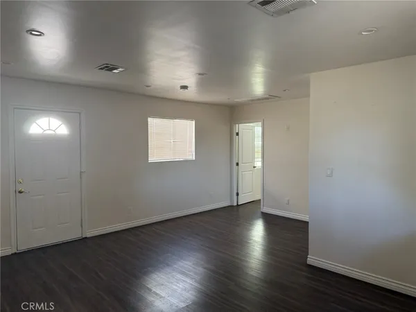 $1,900 | 7053 Lindley Avenue, Reseda, CA 91335