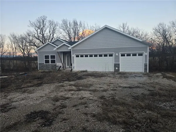 $290,000 | 467 Southeast 90th Road, Warrensburg, MO 64093