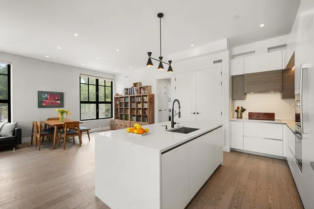 $1,299,000 | 8 Leverett Street, Unit 3, Brookline, MA 02445