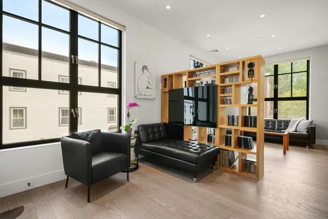 $1,299,000 | 8 Leverett Street, Unit 3, Brookline, MA 02445