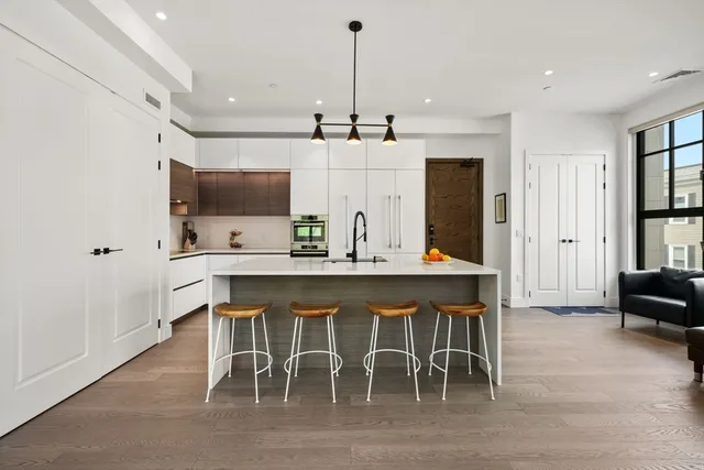 $1,299,000 | 8 Leverett Street, Unit 3, Brookline, MA 02445