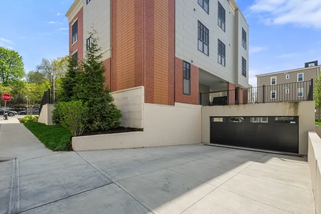 $1,299,000 | 8 Leverett Street, Unit 3, Brookline, MA 02445