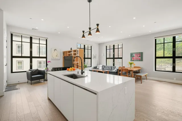 $1,299,000 | 8 Leverett Street, Unit 3, Brookline, MA 02445