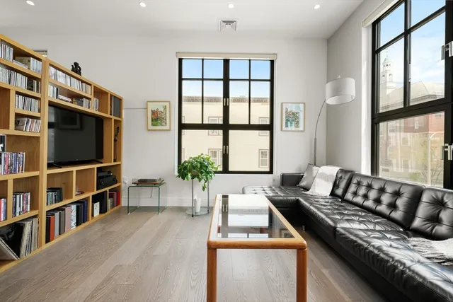 $1,299,000 | 8 Leverett Street, Unit 3, Brookline, MA 02445