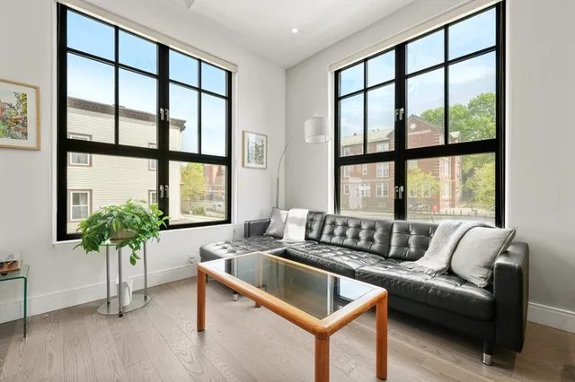 $1,299,000 | 8 Leverett Street, Unit 3, Brookline, MA 02445