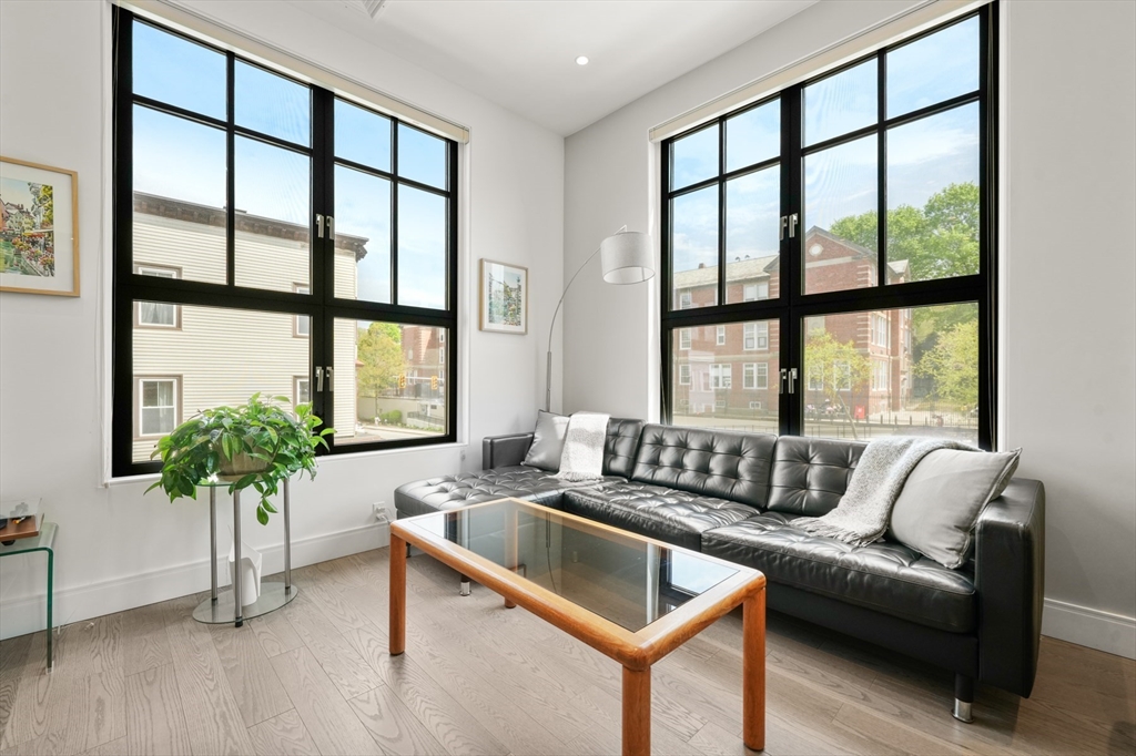 8 Leverett Street, Unit 3 Brookline, MA 02445 - Photo 10 of 31