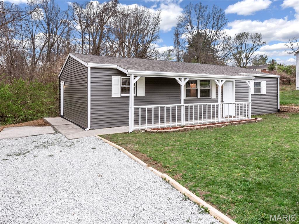 201 Pine Ridge Drive Godfrey, IL 62035 - Photo 2 of 32