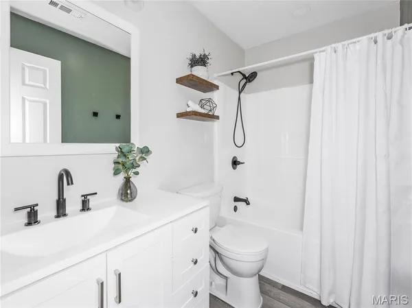 $134,900 | 201 Pine Ridge Drive, Godfrey, IL 62035