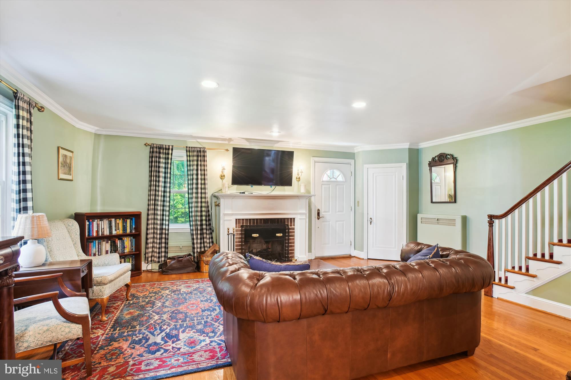 323 Murdock Road Baltimore, MD 21212 - Photo 3 of 46 Living room
