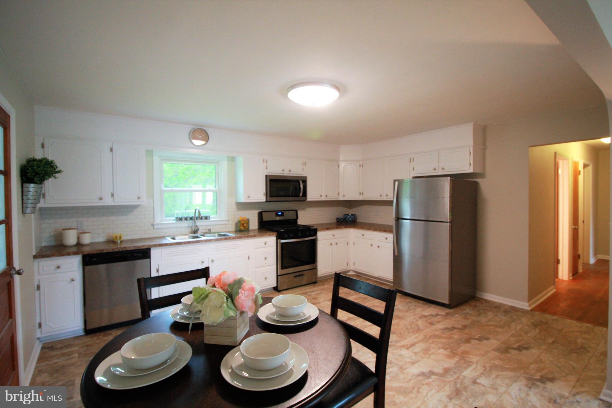 2471 Warwick Road York, PA 17408 - Photo 6 of 19 Gallery Image 6