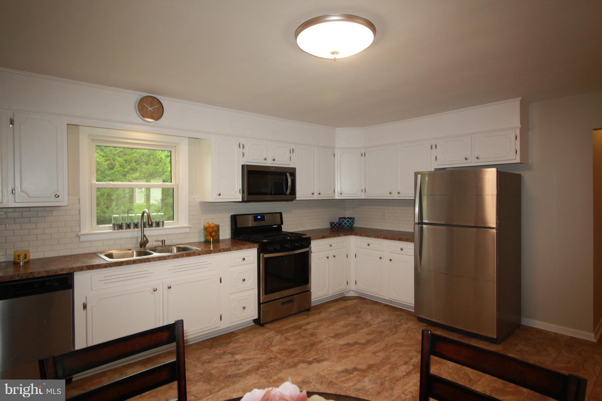2471 Warwick Road York, PA 17408 - Photo 7 of 19 Gallery Image 7