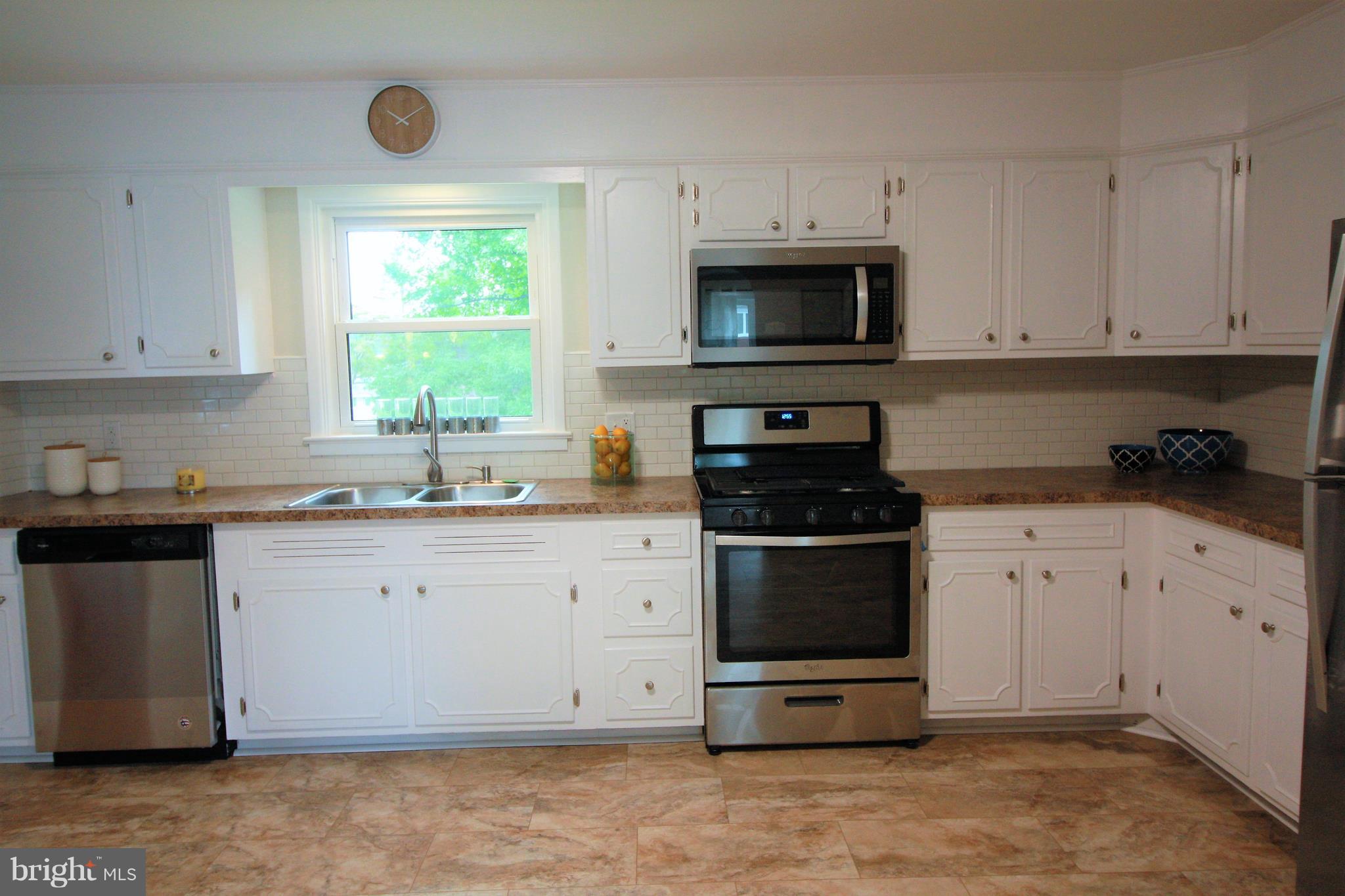 2471 Warwick Road York, PA 17408 - Photo 8 of 19 Gallery Image 8