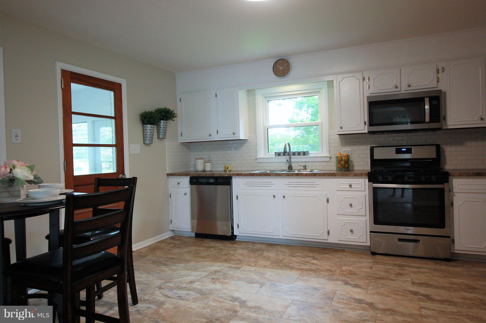 2471 Warwick Road York, PA 17408 - Photo 9 of 19 Gallery Image 9