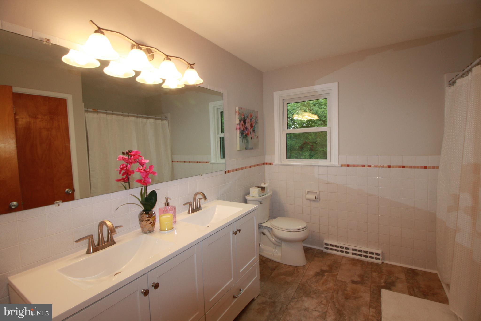 2471 Warwick Road York, PA 17408 - Photo 10 of 19 Gallery Image 10