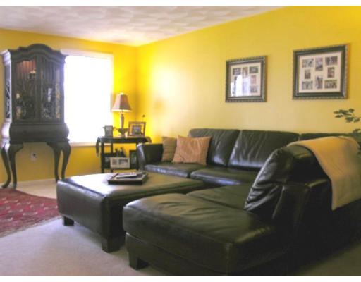 6 Arcadia Road Billerica, MA 01821 - Photo 4 of 10 a living room with couches and painting on the wall