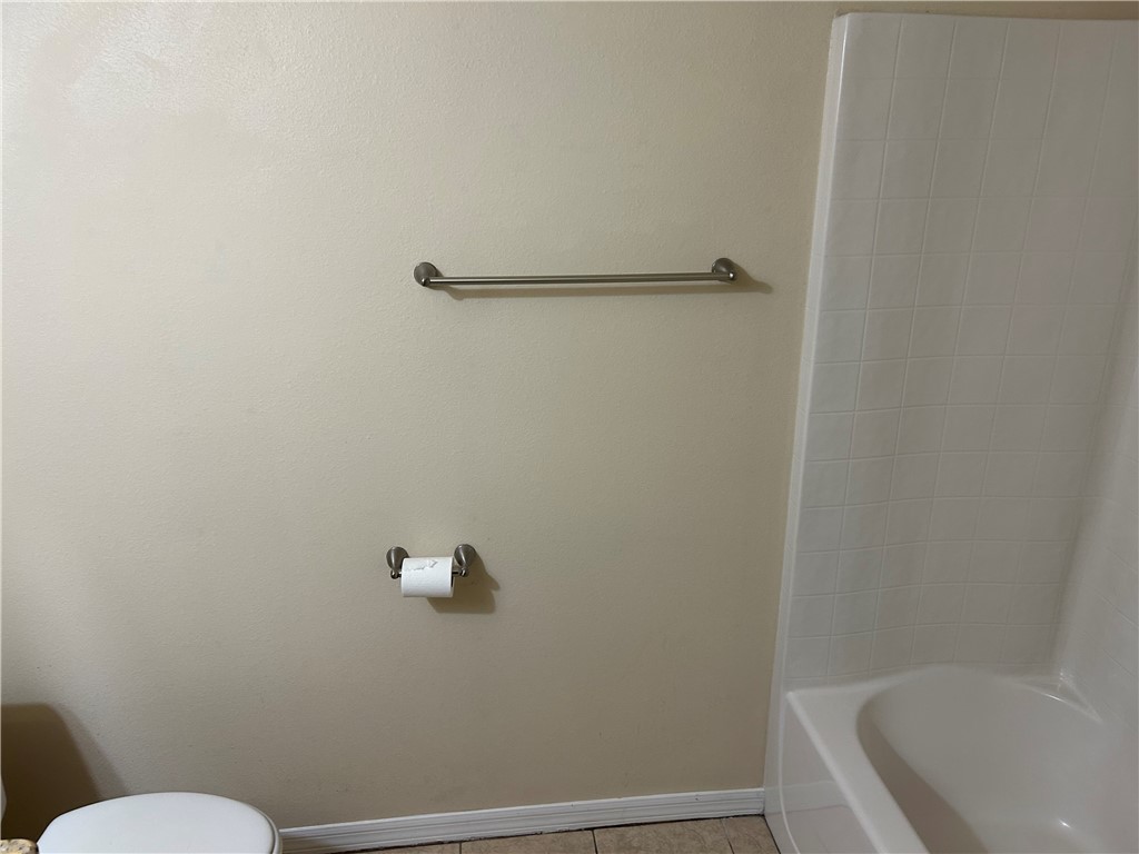 675 Forster Avenue Sebastian, FL 32958 - Photo 14 of 15 a bathroom with a shower