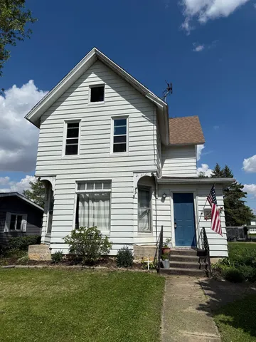 $128,900 | 300 North Holcomb Avenue, Milledgeville, IL 61051