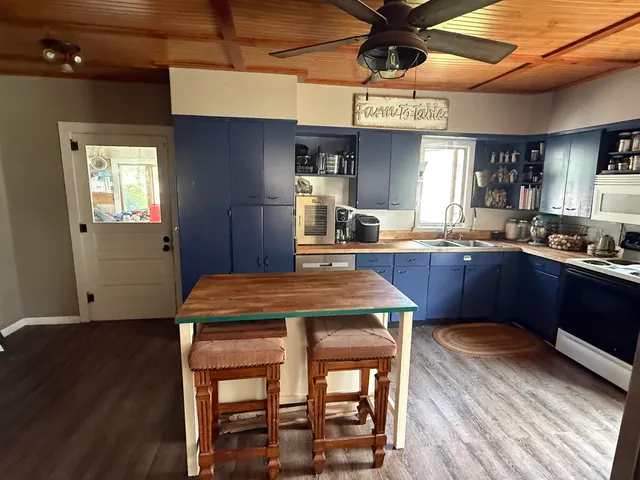 $128,900 | 300 North Holcomb Avenue, Milledgeville, IL 61051