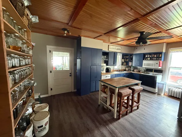 $128,900 | 300 North Holcomb Avenue, Milledgeville, IL 61051