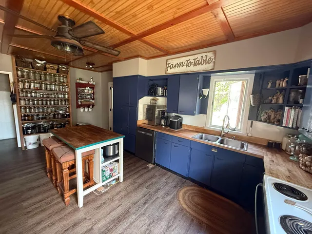 $128,900 | 300 North Holcomb Avenue, Milledgeville, IL 61051