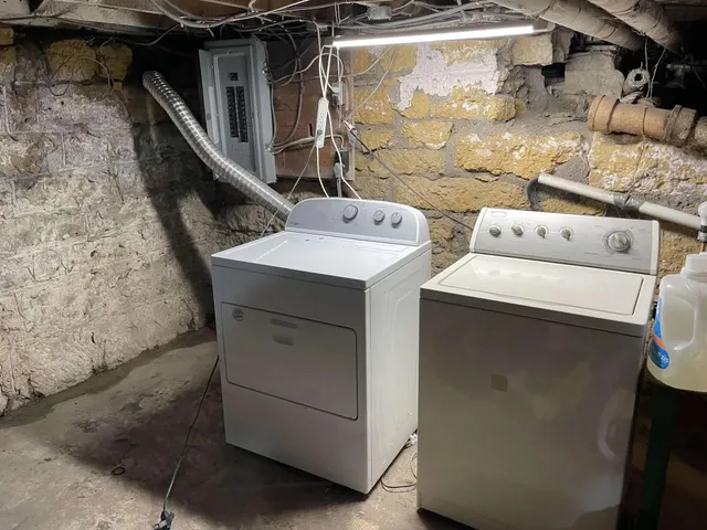 $128,900 | 300 North Holcomb Avenue, Milledgeville, IL 61051