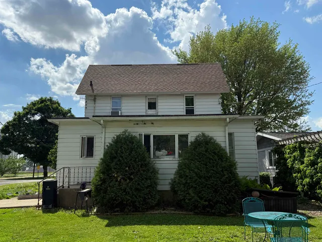 $128,900 | 300 North Holcomb Avenue, Milledgeville, IL 61051