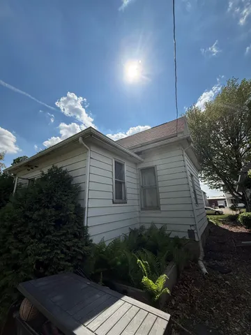 $128,900 | 300 North Holcomb Avenue, Milledgeville, IL 61051