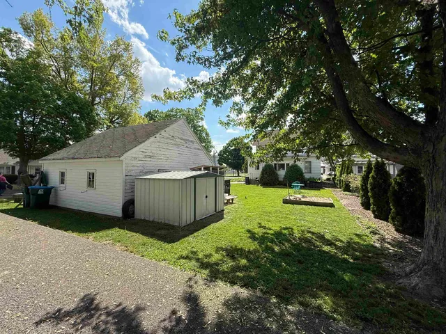 $128,900 | 300 North Holcomb Avenue, Milledgeville, IL 61051