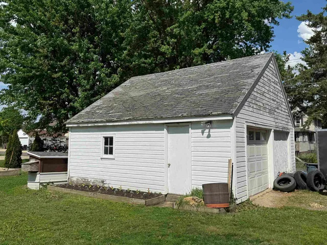 $128,900 | 300 North Holcomb Avenue, Milledgeville, IL 61051