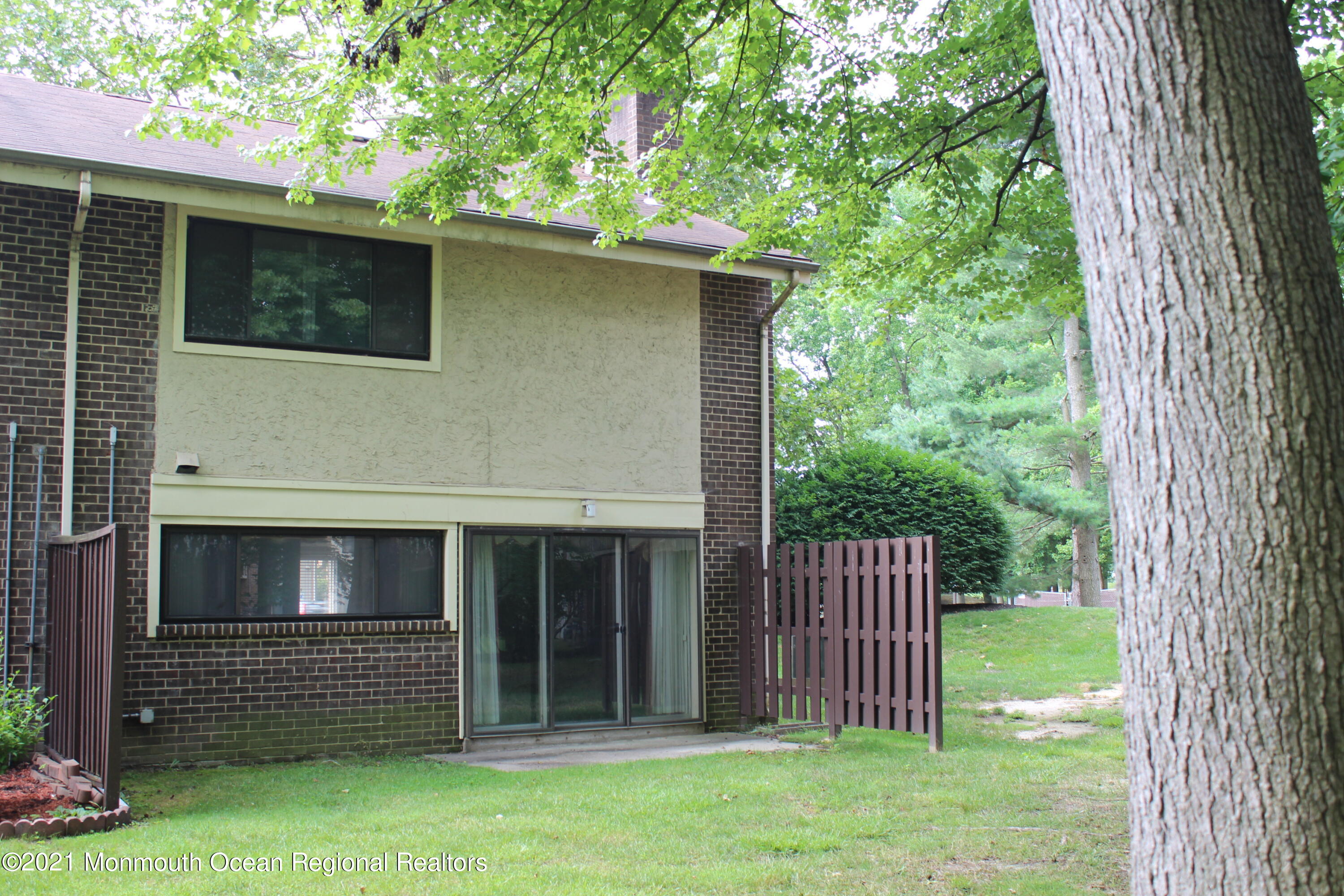 135 Echelon Road Voorhees, NJ 08043 - Photo 2 of 29 2 Back