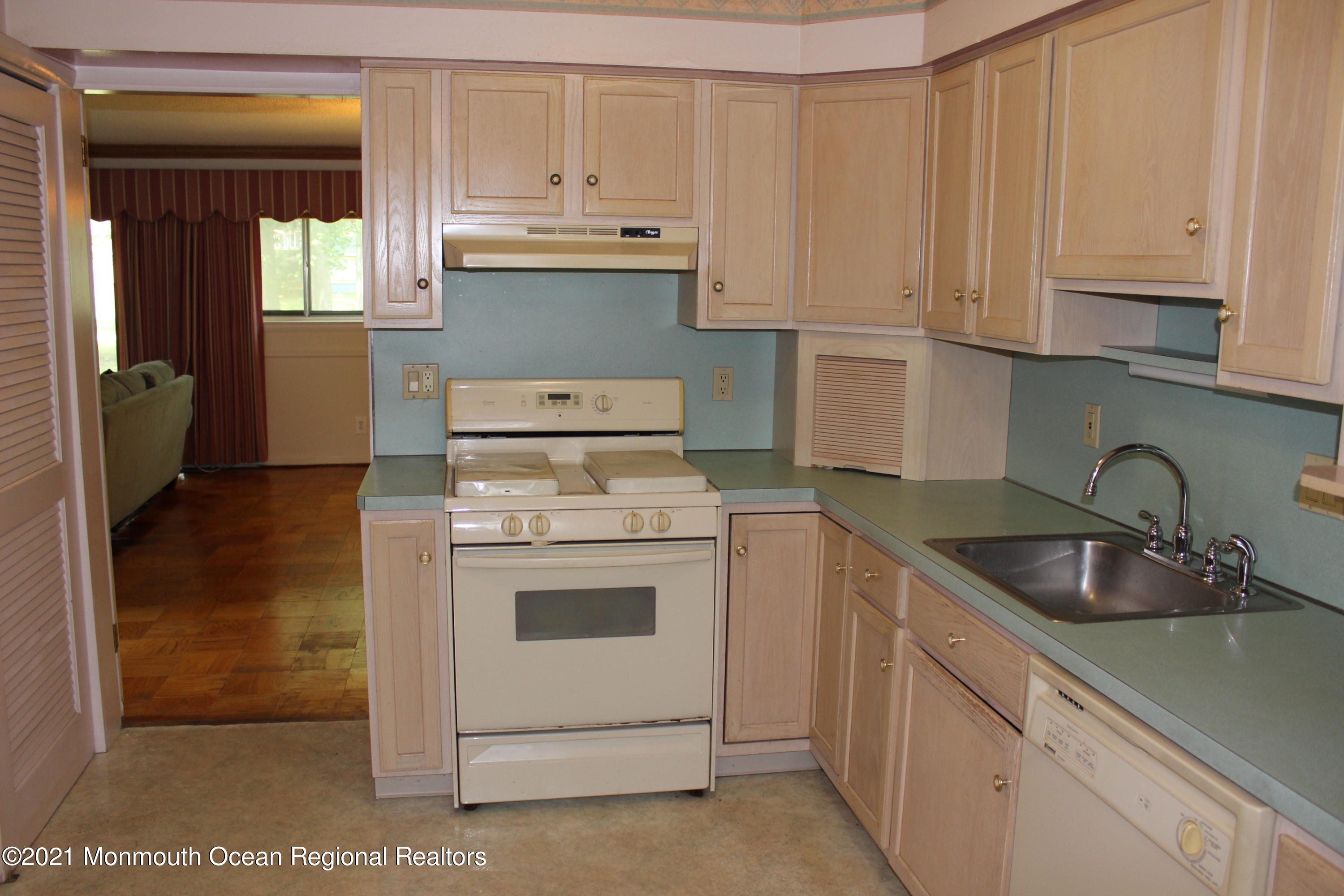 135 Echelon Road Voorhees, NJ 08043 - Photo 20 of 29 20 Kitchen