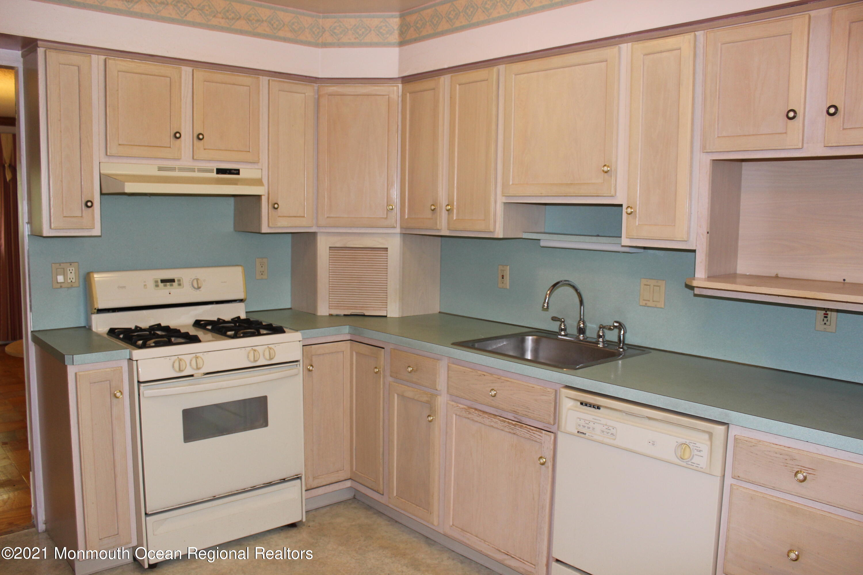 135 Echelon Road Voorhees, NJ 08043 - Photo 3 of 29 3 Kitchen