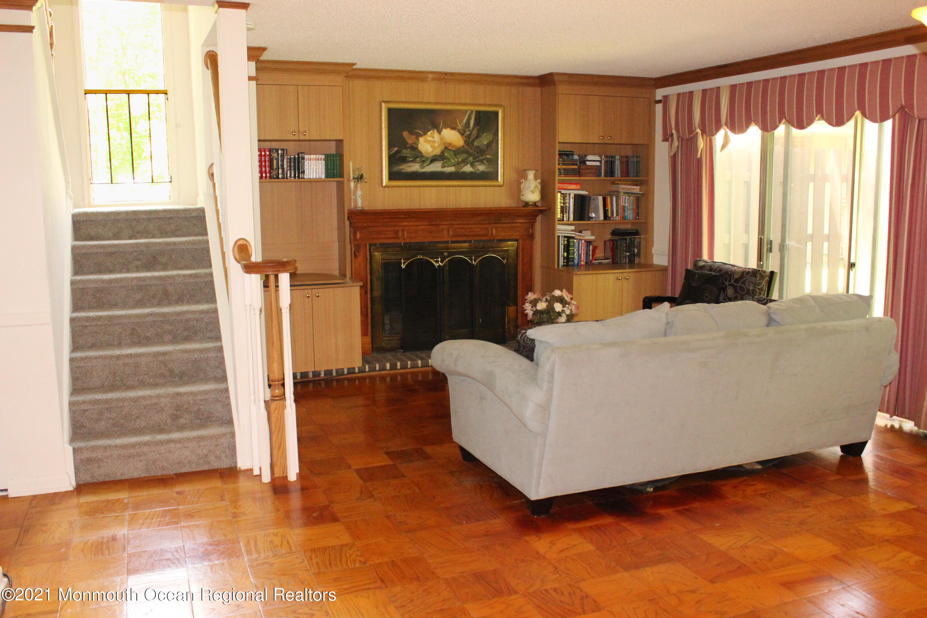 135 Echelon Road Voorhees, NJ 08043 - Photo 4 of 29 4 Living Room